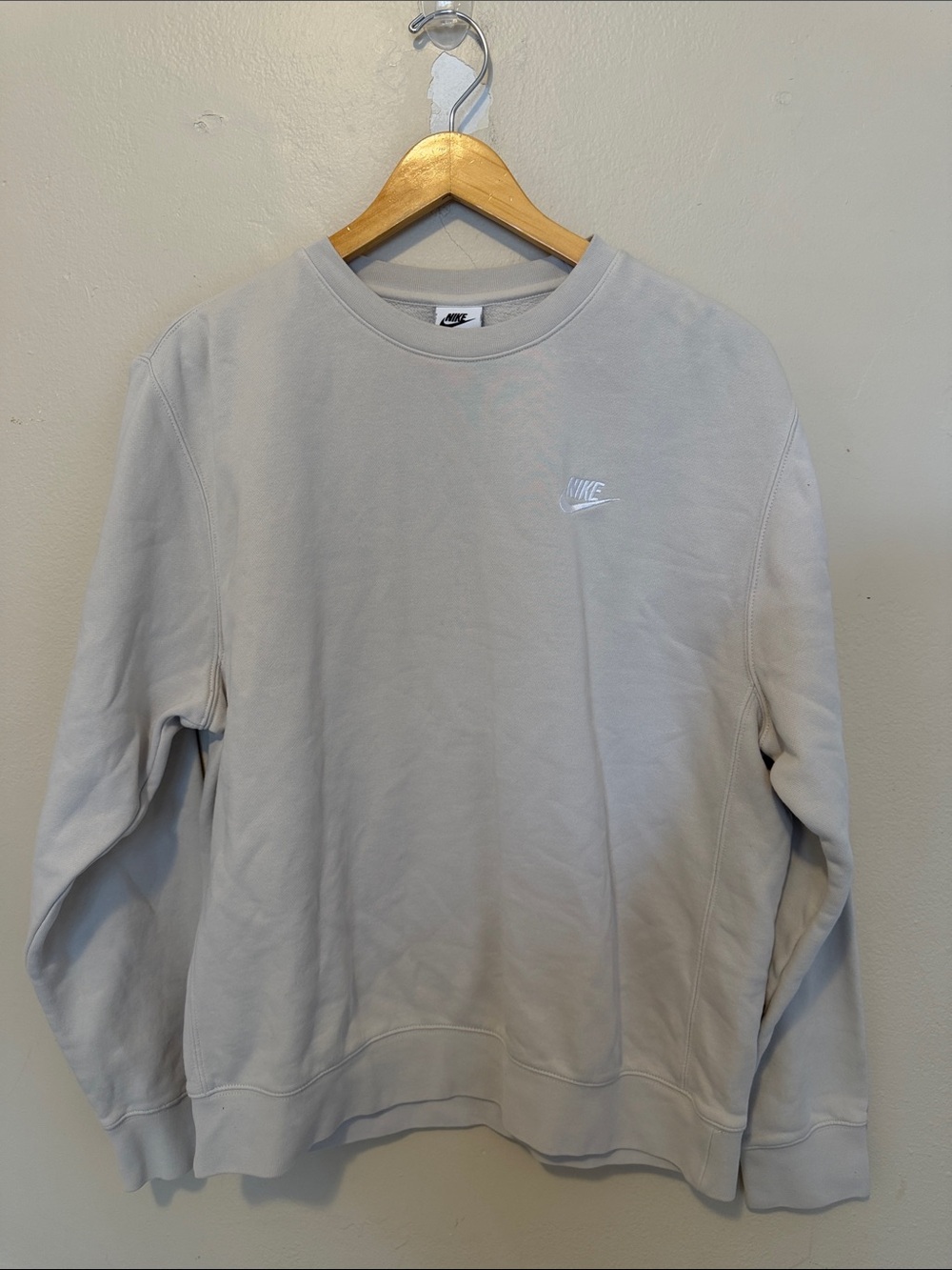 Nike Men’s Crewneck Sweatshirt in Light Gray